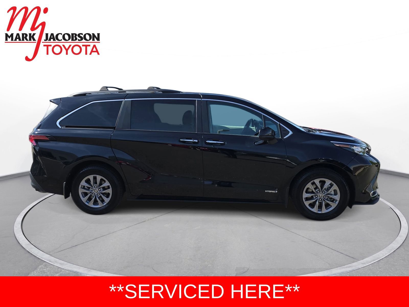 Used 2021 Toyota Sienna XLE image 6