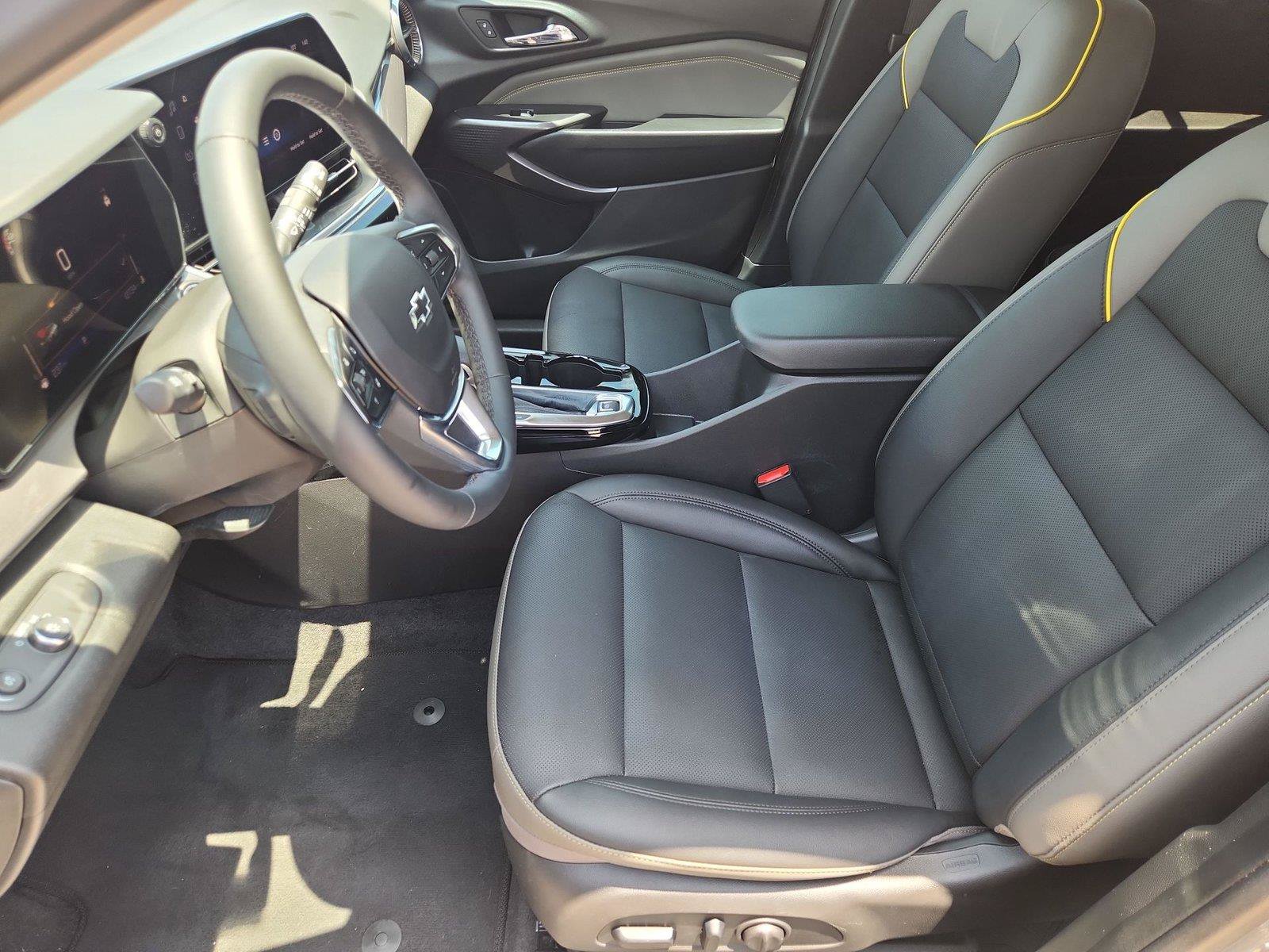 Used 2025 Chevrolet Trax ACTIV w/ Sunroof Package FWD image 19