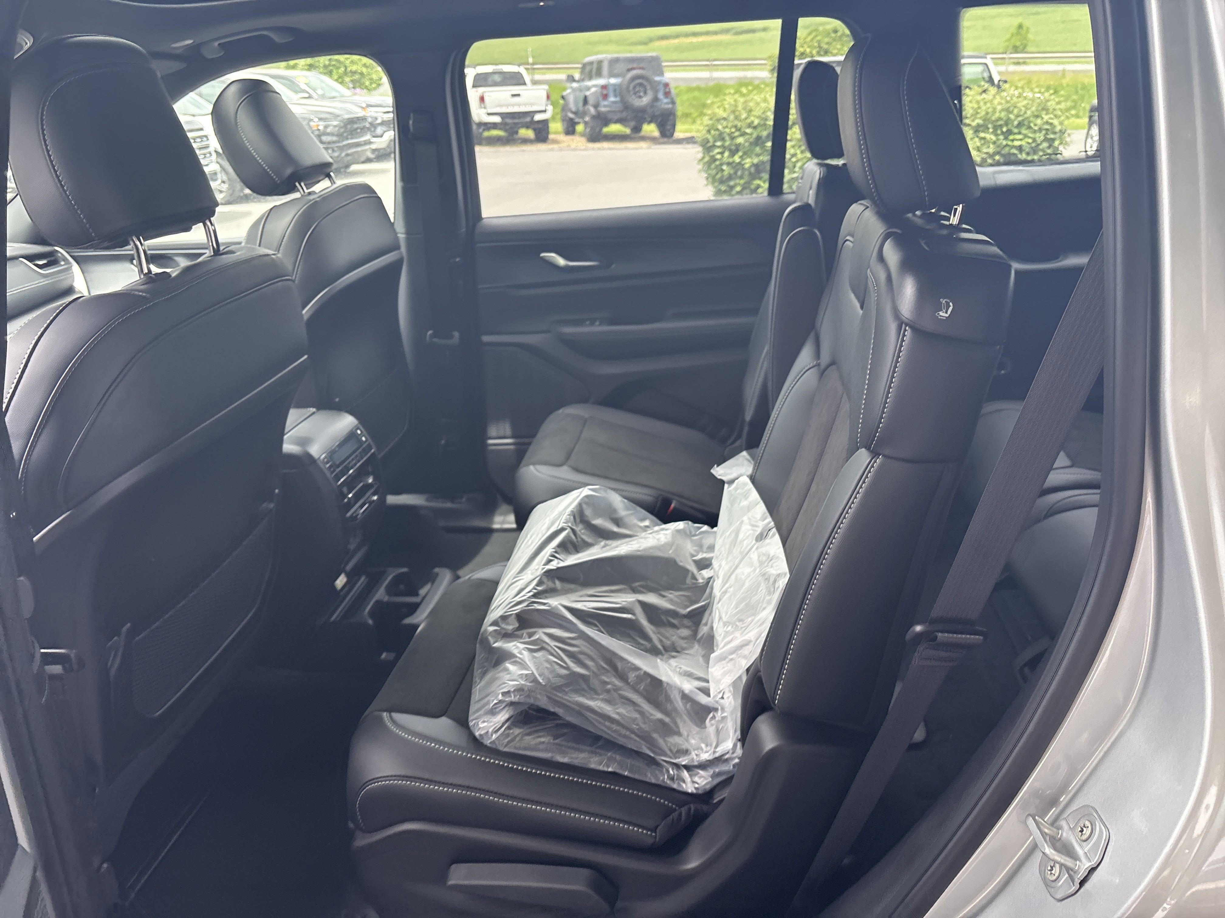 New 2025 Jeep Grand Cherokee L Altitude image 13