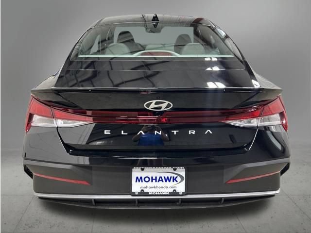 Used 2026 Hyundai Elantra Sport FWD image 4