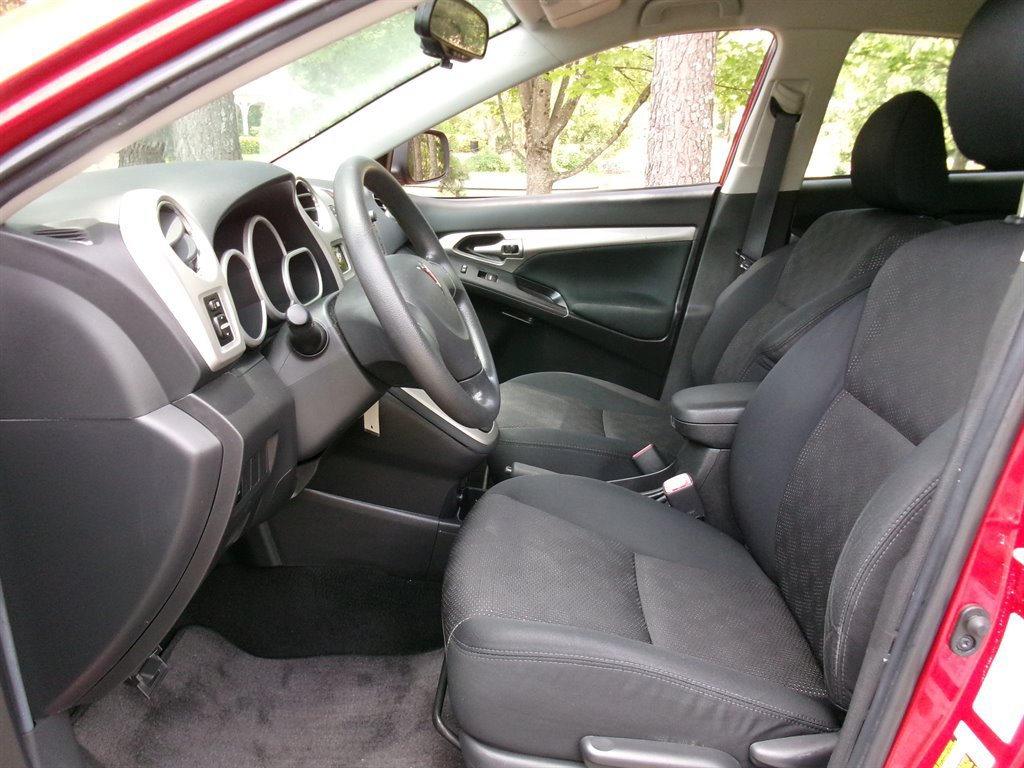 Used 2009 Pontiac Vibe w/ Preferred Package FWD image 10
