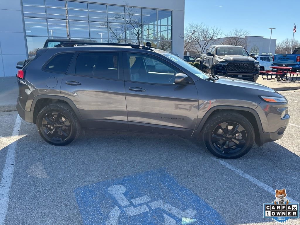 Used 2018 Jeep Cherokee Latitude w/ Altitude Package image 30