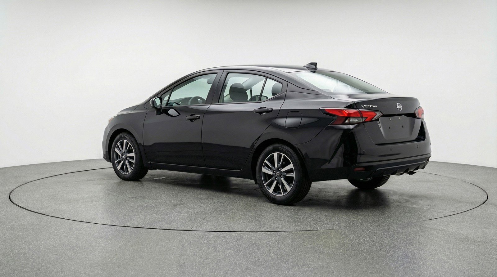 Used 2025 Nissan Versa SV FWD image 5