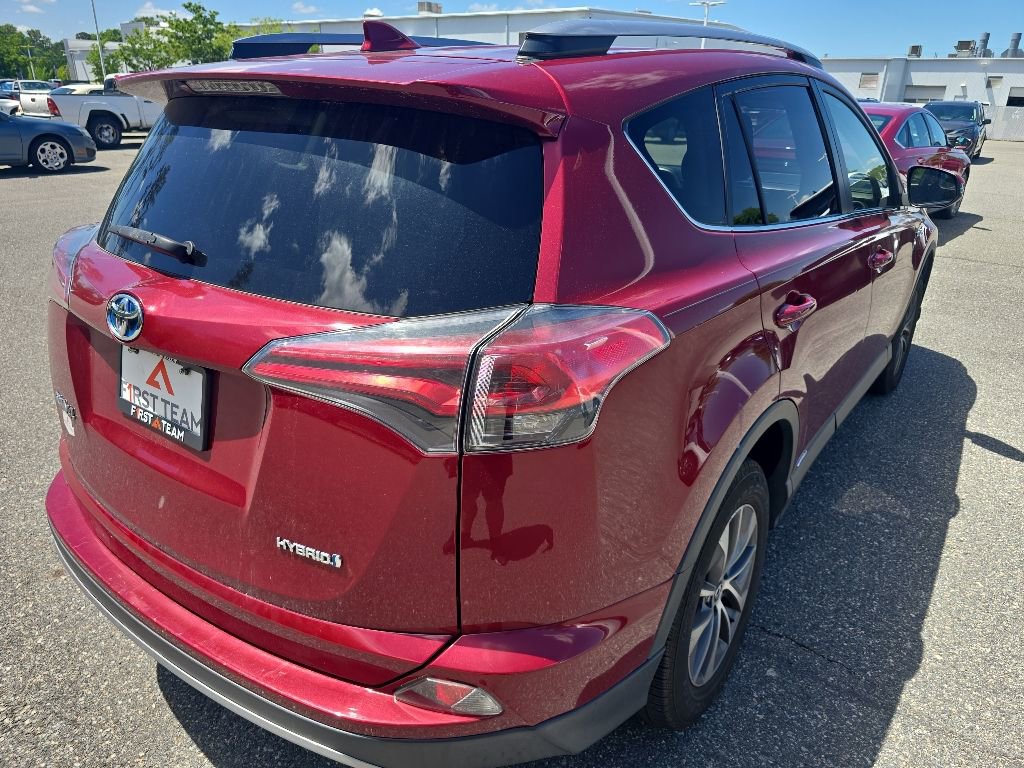 Used 2018 Toyota RAV4 LE AWD/4WD image 5