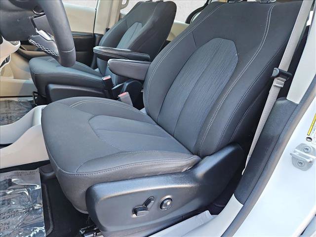 Used 2023 Chrysler Voyager LX FWD image 15