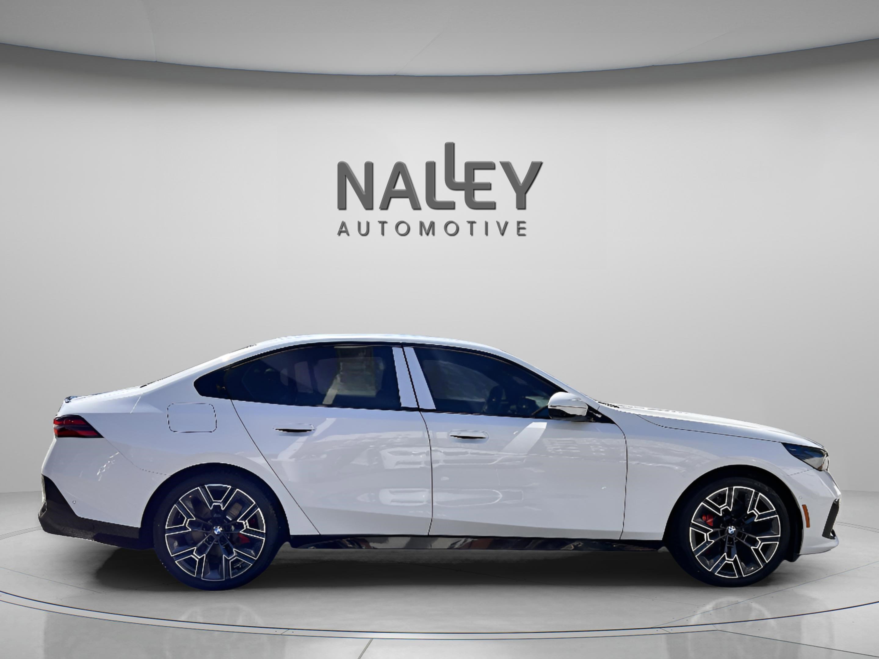 Used 2026 BMW i5 eDrive40 w/ M Sport Package image 7