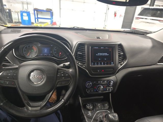 Used 2019 Jeep Cherokee Trailhawk image 17