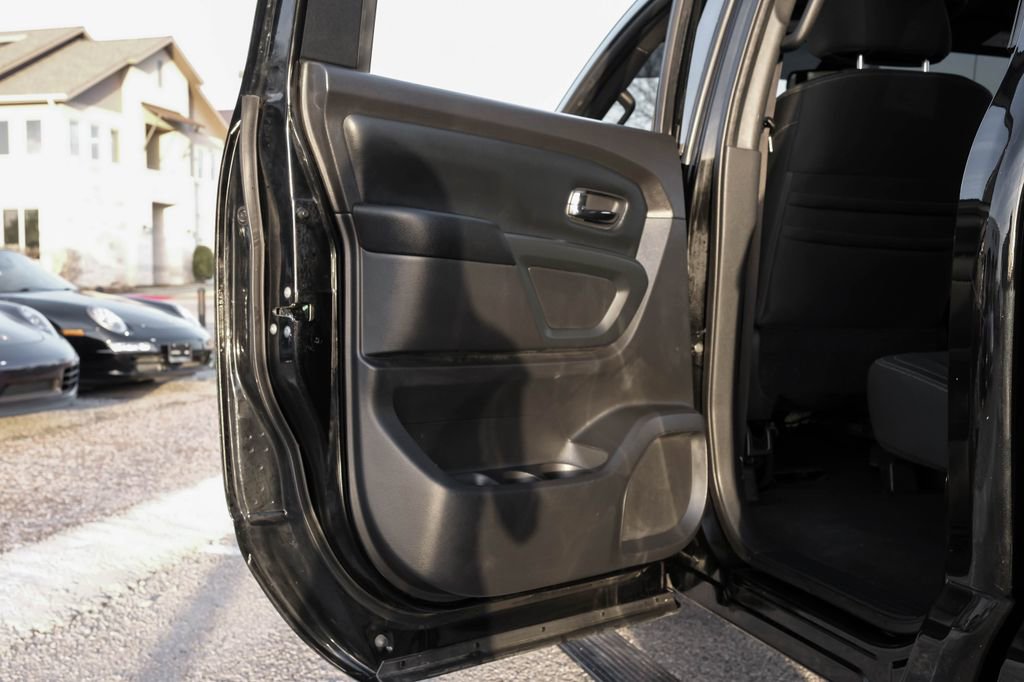 Used 2018 Nissan Titan SV w/ SV Convenience Package image 46