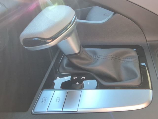 Used 2025 Hyundai Elantra SE FWD image 22