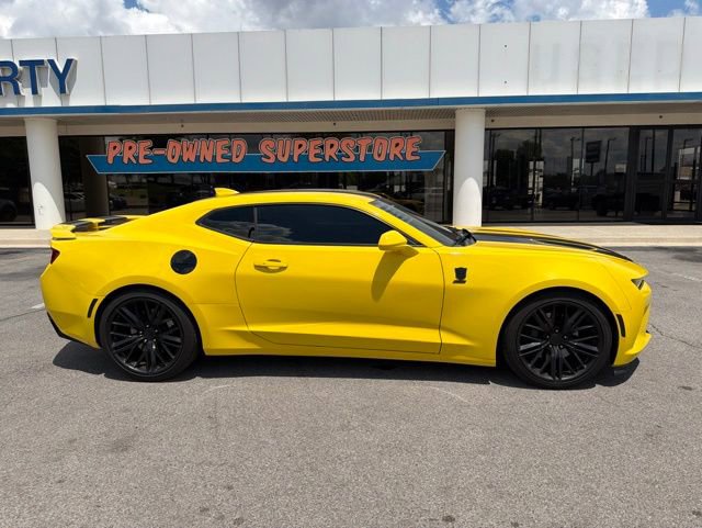 Used 2018 Chevrolet Camaro SS RWD image 3