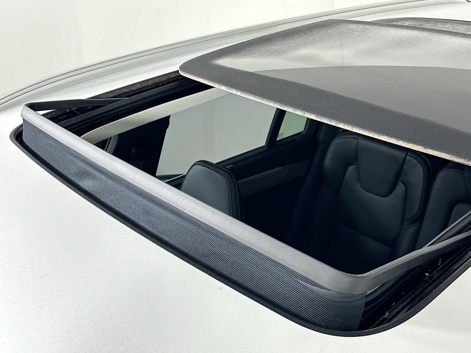 Used 2025 Volvo XC90 T8 Ultra w/ Protection Package Premier image 20