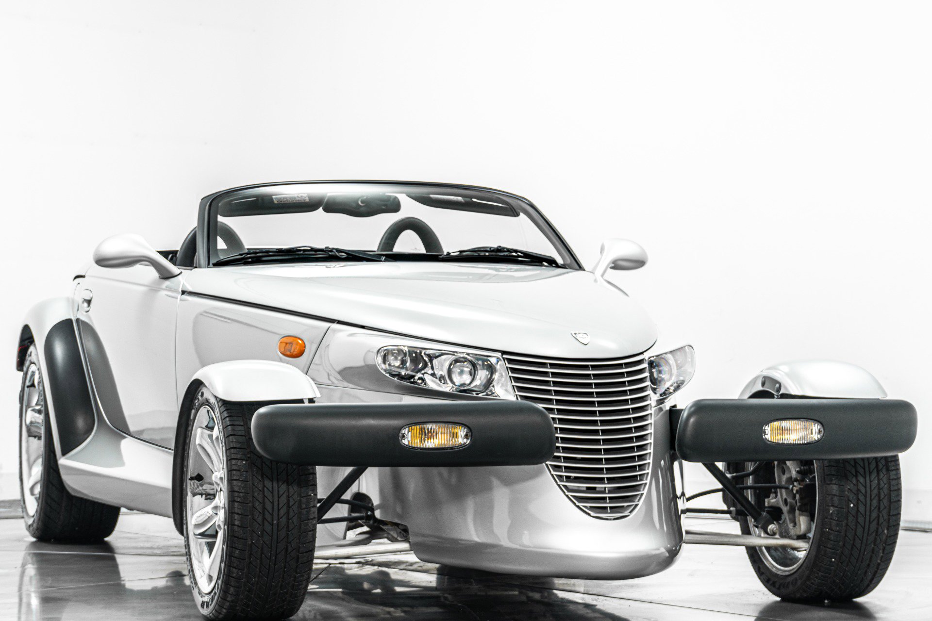 Used 2000 Plymouth Prowler image 3