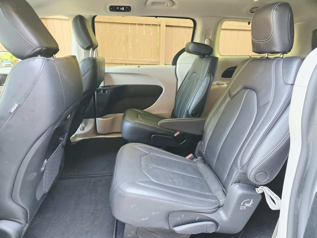 Used 2022 Chrysler Pacifica Touring-L AWD/4WD image 12