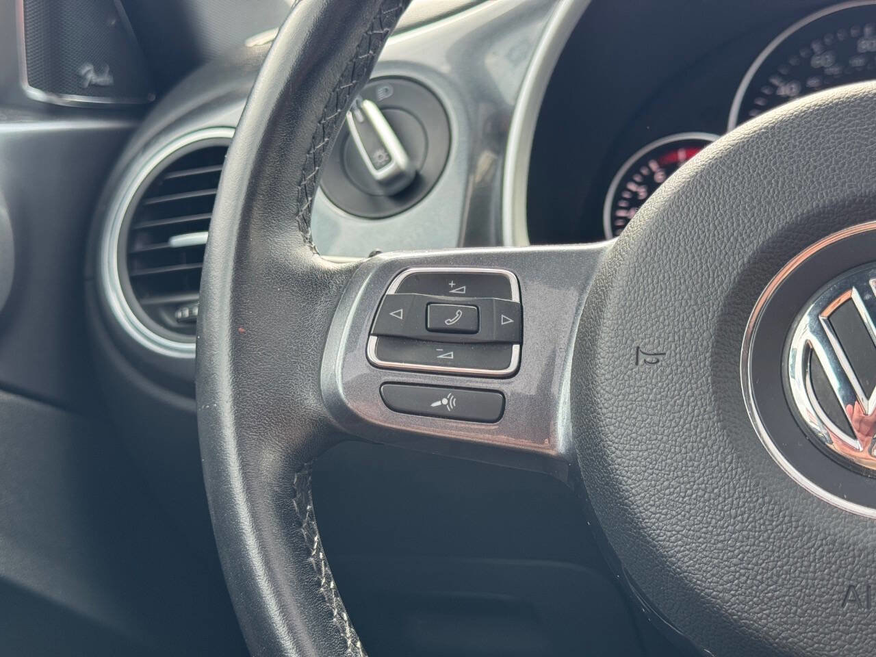 Used 2012 Volkswagen Beetle 2.5 image 30