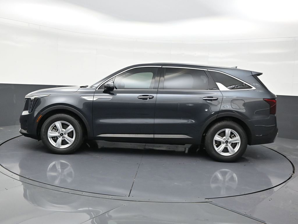 Used 2024 Kia Sorento LX image 2