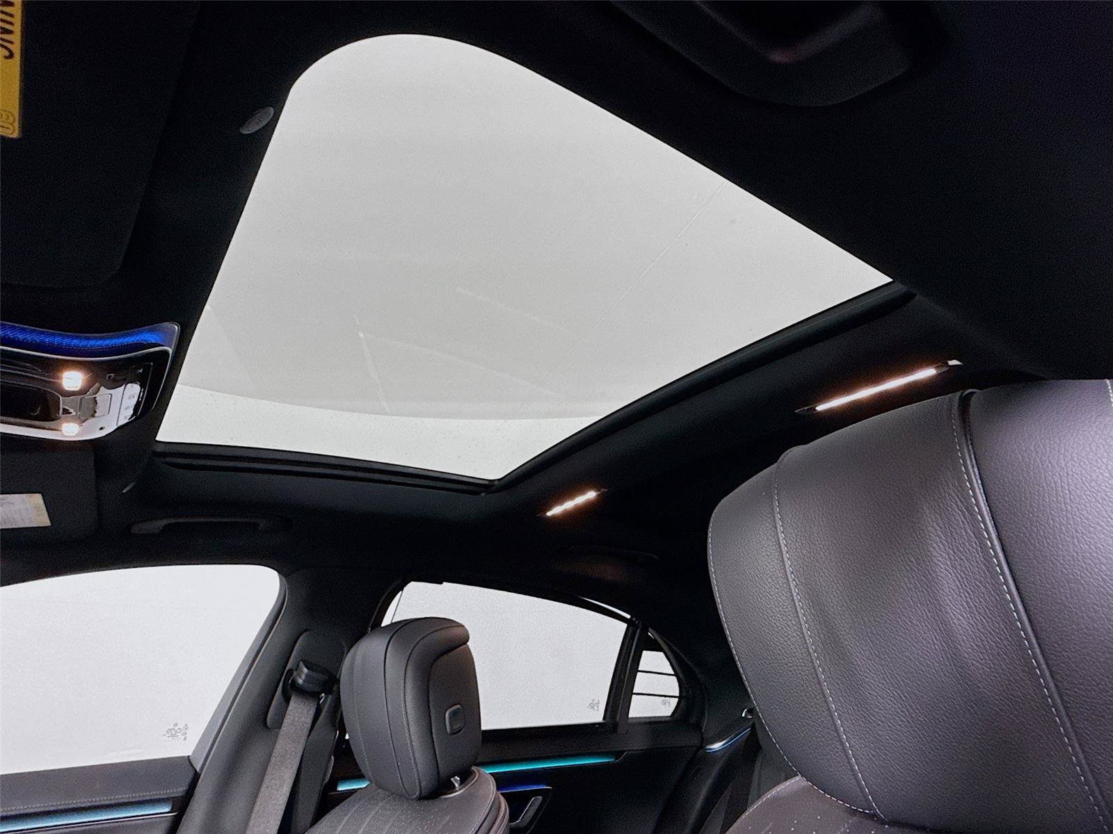 Used 2022 Mercedes-Benz S 500 4MATIC w/ AMG Line Package image 19