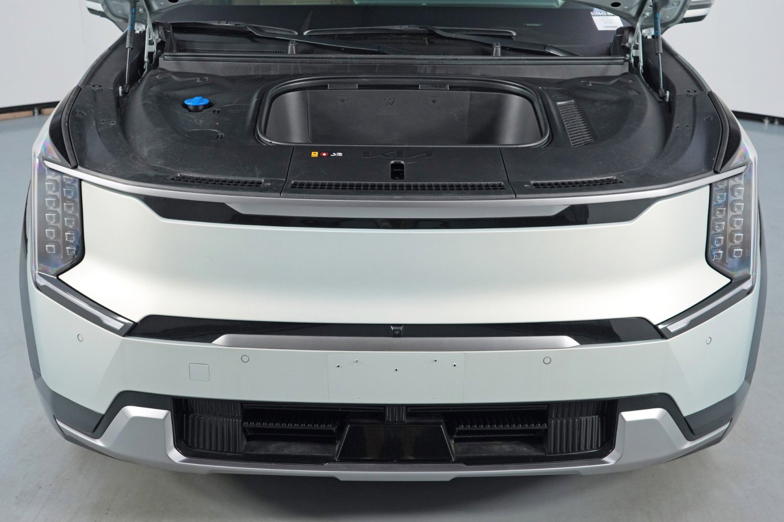 Used 2024 Kia EV9 Land image 8