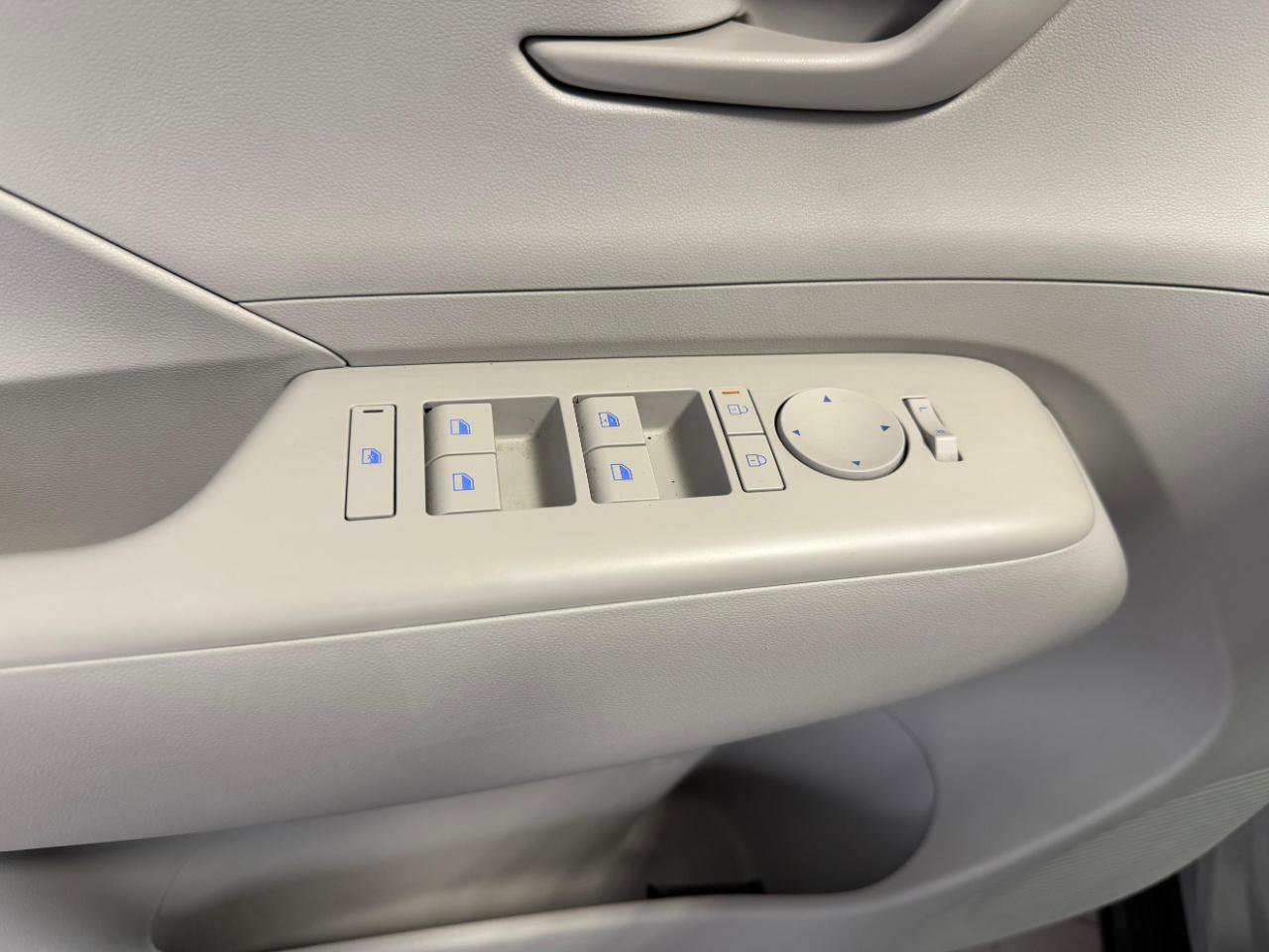 Used 2025 Hyundai Kona SEL image 13