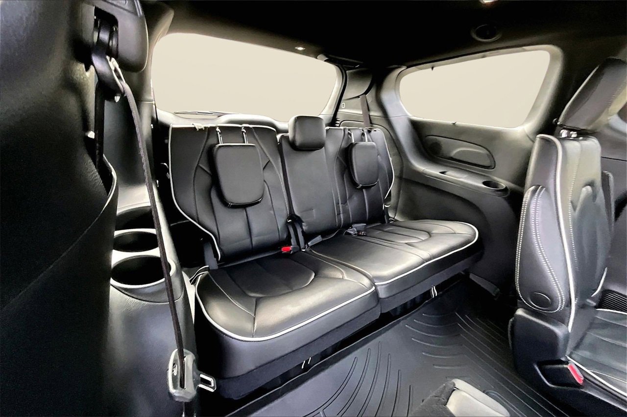 Used 2023 Chrysler Pacifica Limited w/ S Appearance Package image 25