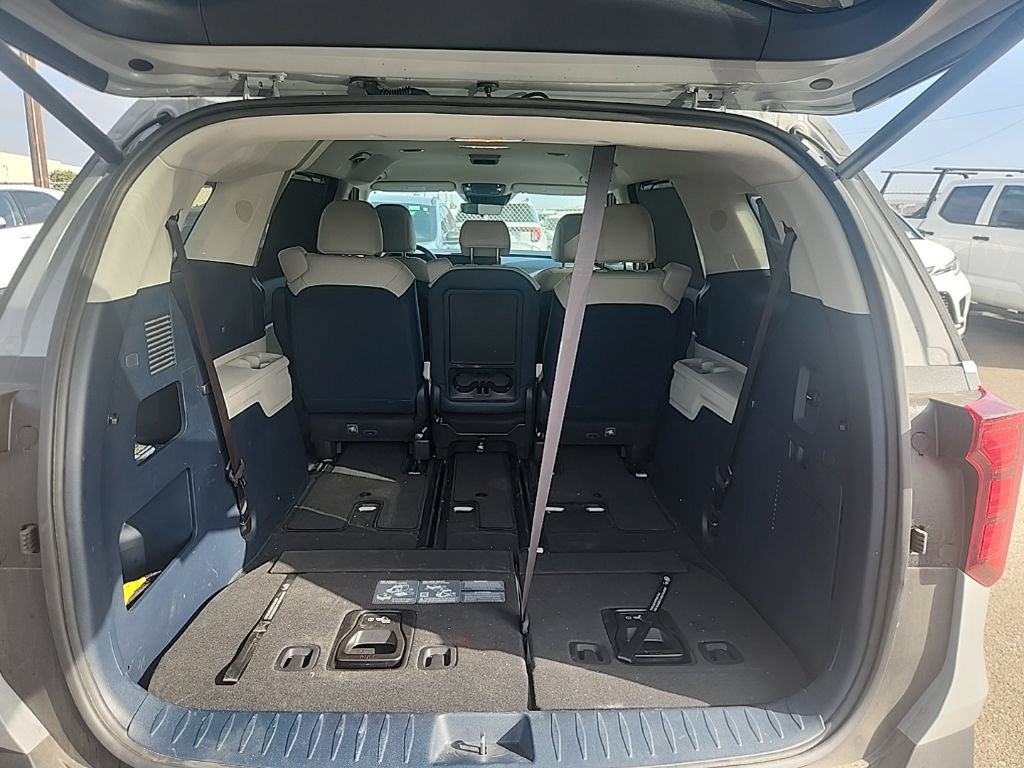 Certified 2025 Kia Carnival EX FWD image 18