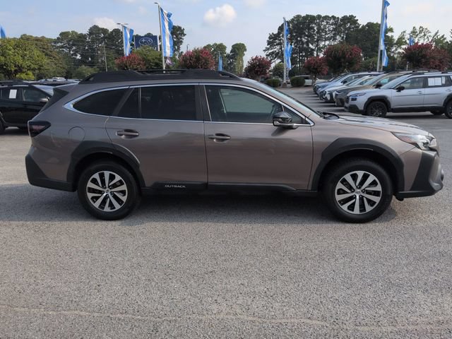 Used 2023 Subaru Outback Premium AWD/4WD image 2