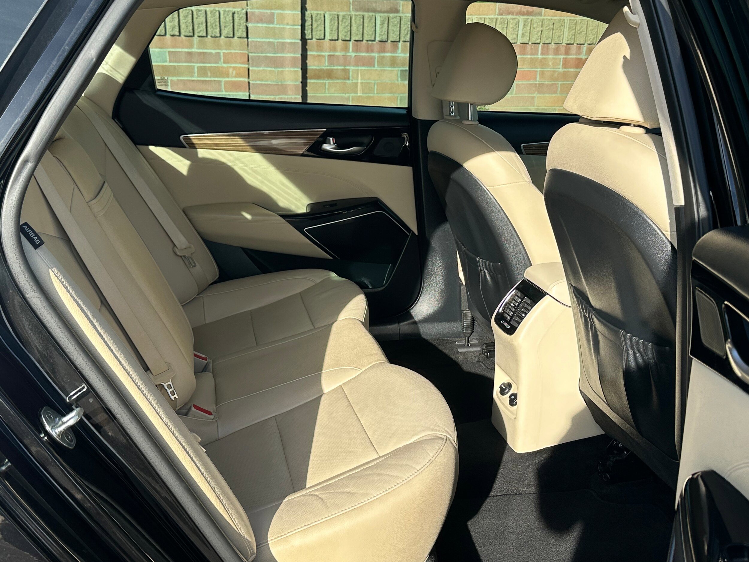 Used 2018 Kia Cadenza Premium w/ Luxury Package image 12