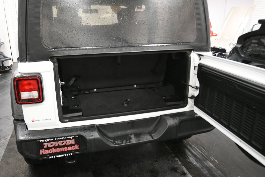 Used 2022 Jeep Wrangler Sport AWD/4WD image 19