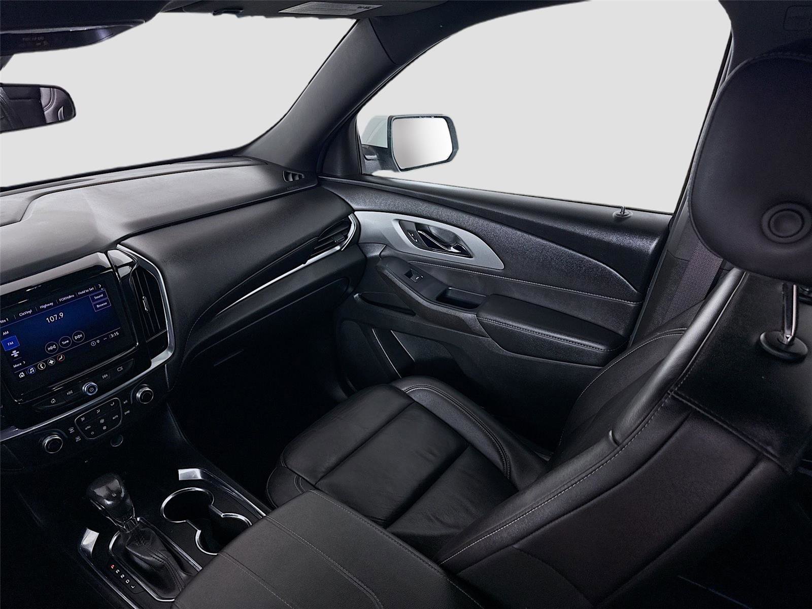 Used 2022 Chevrolet Traverse LT image 22