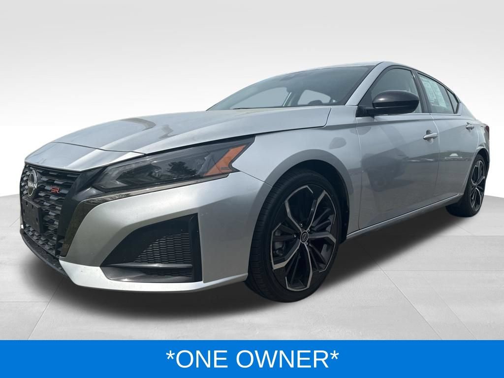 Used 2024 Nissan Altima 2.5 SR FWD image 3