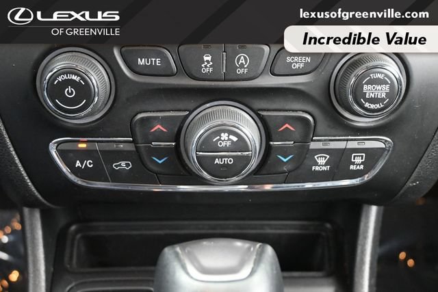 Used 2019 Jeep Cherokee Latitude Plus w/ Comfort/Convenience Group FWD image 17
