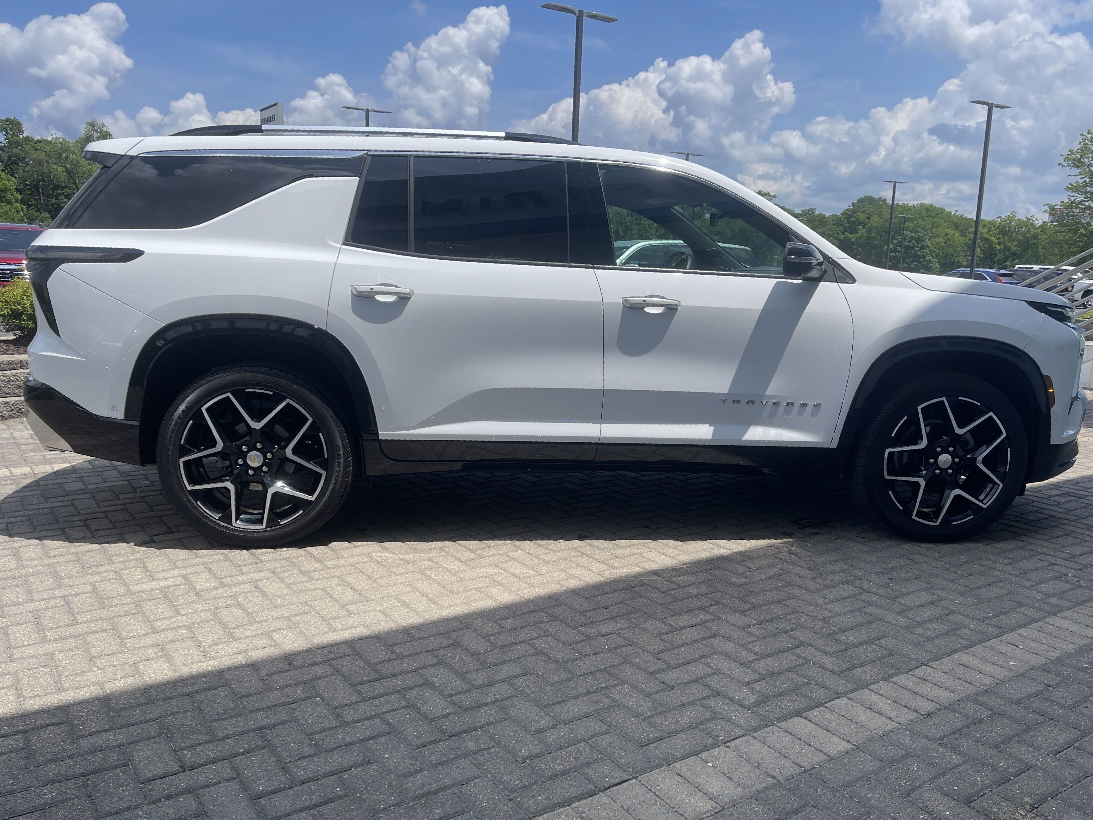 Used 2024 Chevrolet Traverse RS image 6