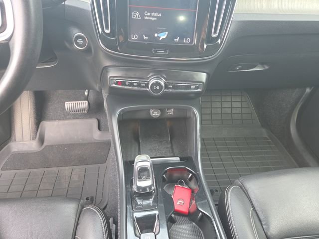 Used 2019 Volvo XC40 T5 Inscription image 11