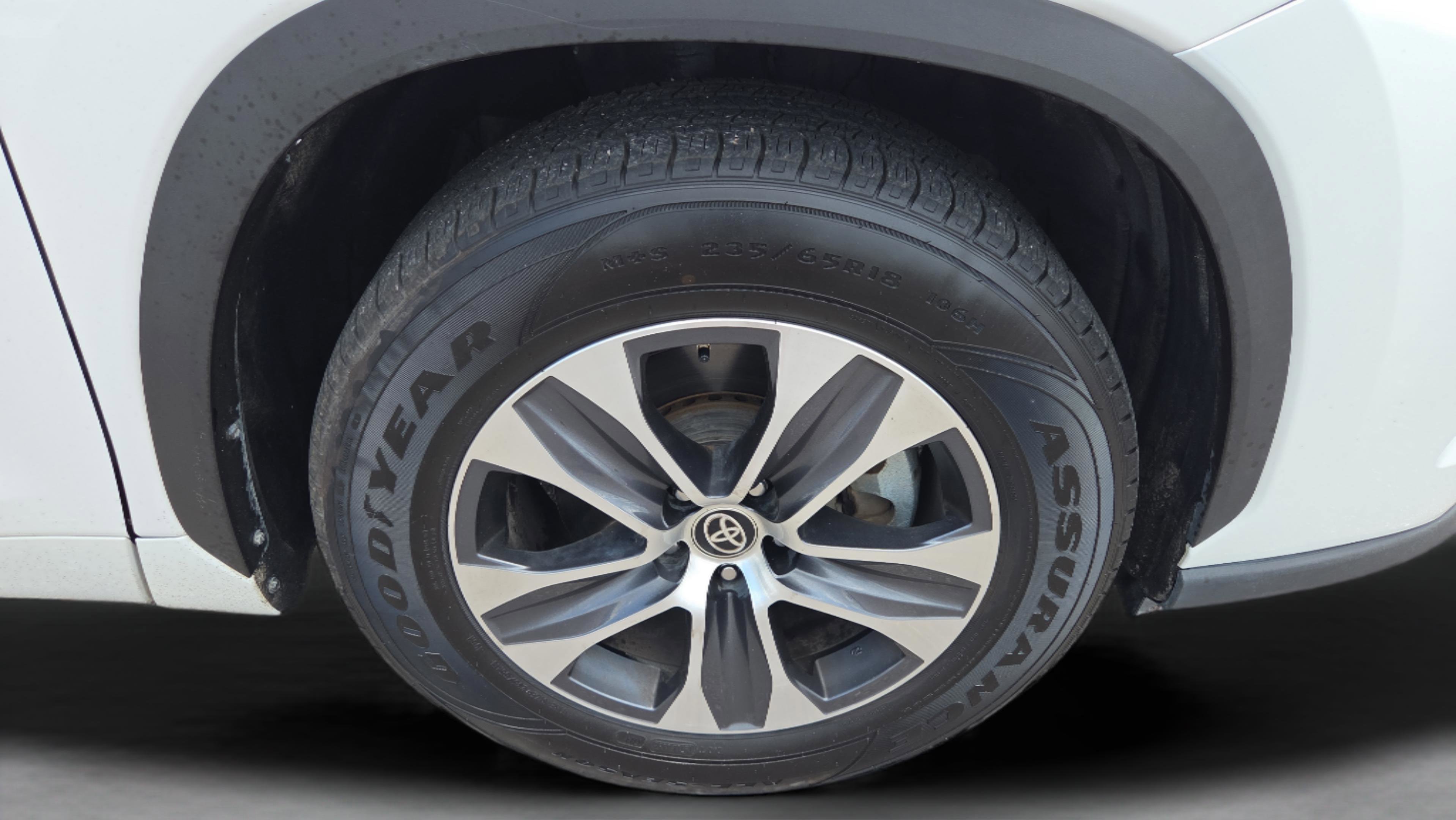 Certified 2024 Toyota Highlander XLE FWD image 36