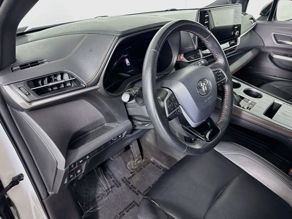 Used 2021 Toyota Sienna XSE w/ XSE Plus Package AWD/4WD image 10