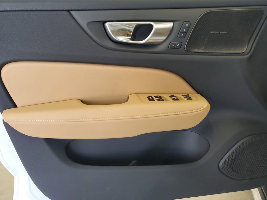New 2025 Volvo V60 B5 Cross Country Ultra w/ Protection Package Premier image 21