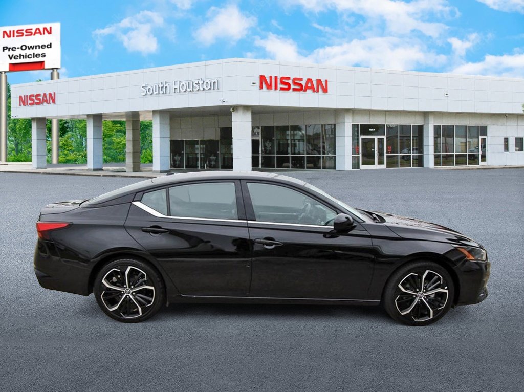 Used 2024 Nissan Altima 2.5 SR w/ SR Premium Package FWD image 5