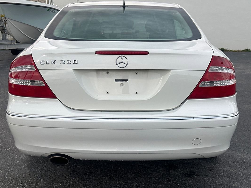 Used 2004 Mercedes-Benz CLK 320 image 4