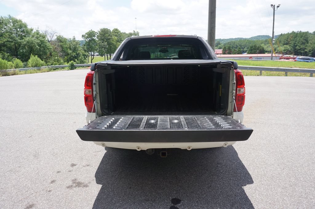 Used 2010 Chevrolet Avalanche LTZ RWD image 15