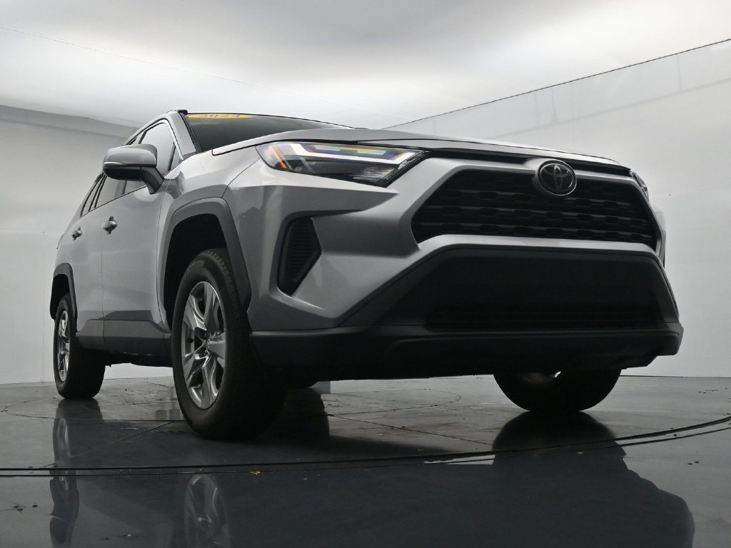 Used 2024 Toyota RAV4 XLE AWD/4WD image 32