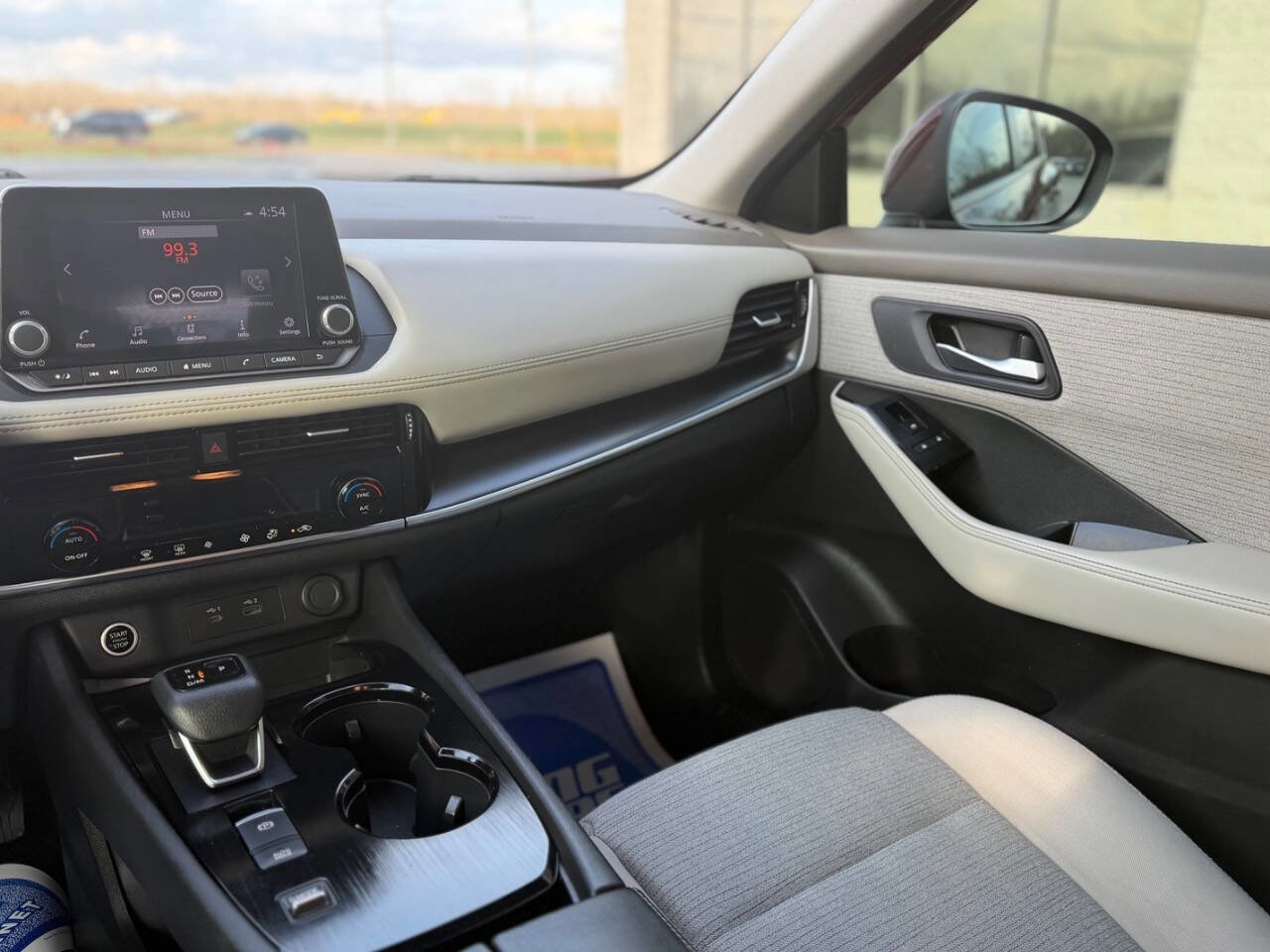 Used 2022 Nissan Rogue SV FWD image 16
