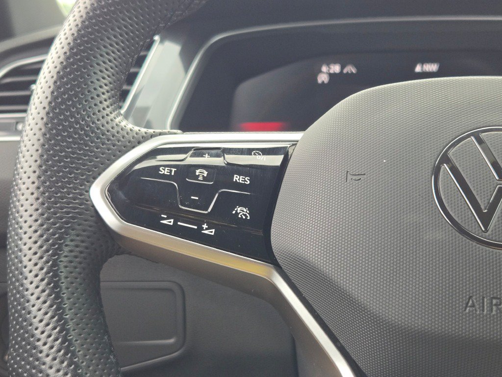 Used 2024 Volkswagen Tiguan SE R-Line w/ MDO Package, Two-Row AWD/4WD image 41