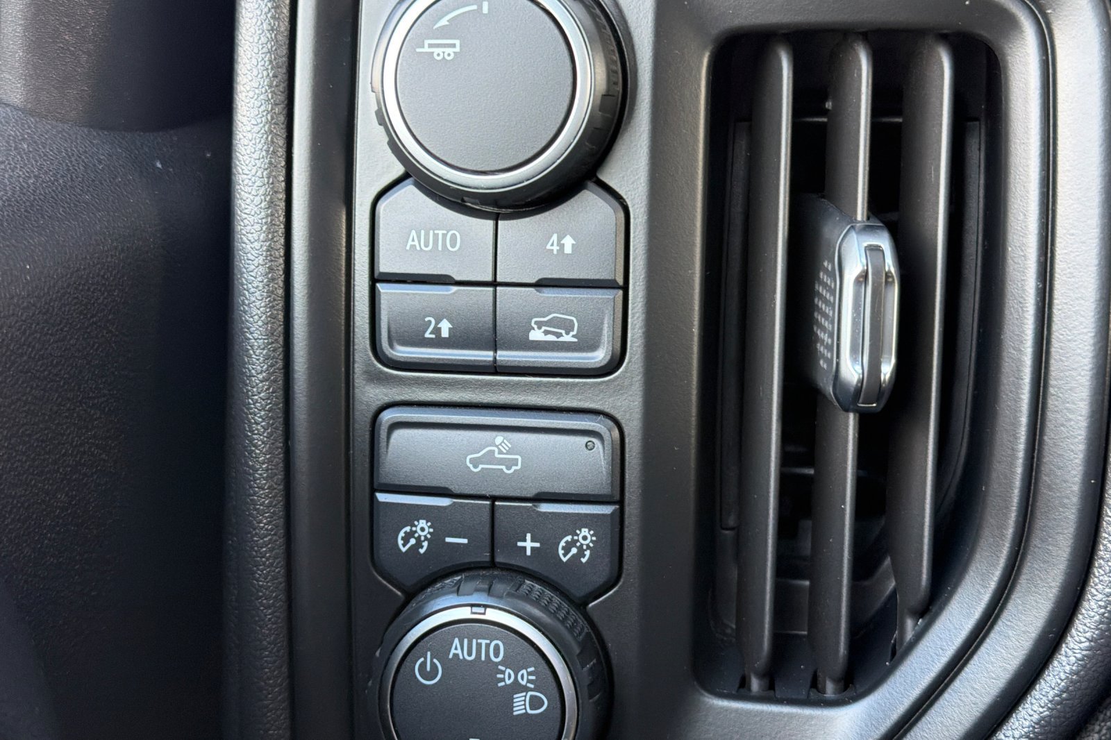 Used 2019 Chevrolet Silverado 1500 Custom w/ Custom Value Package AWD/4WD image 25