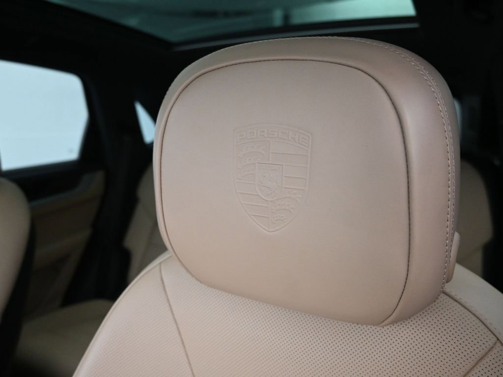 Certified 2024 Porsche Cayenne AWD/4WD image 12