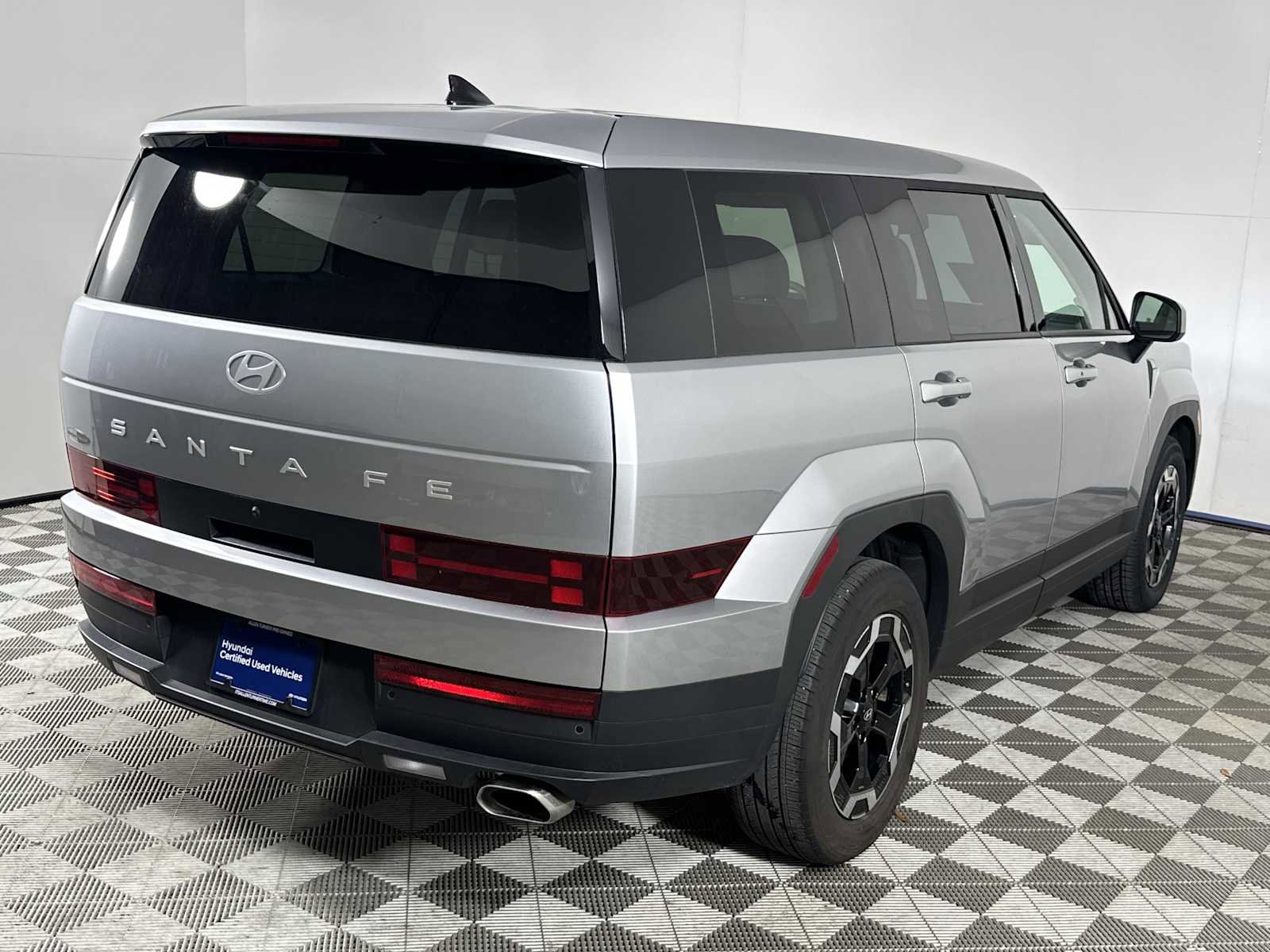 Certified 2025 Hyundai Santa Fe SE image 8