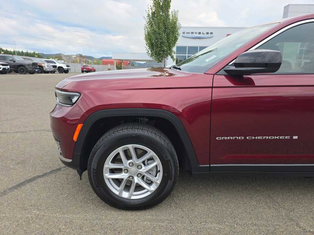 Used 2024 Jeep Grand Cherokee L Laredo w/ Luxury Tech Group I image 19