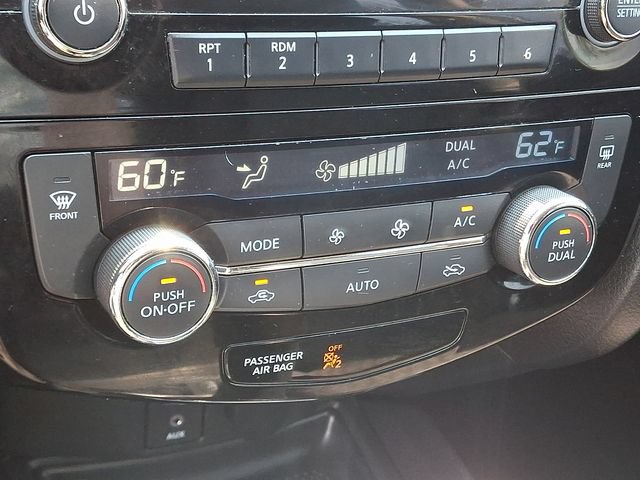 Used 2017 Nissan Rogue SV AWD/4WD image 16