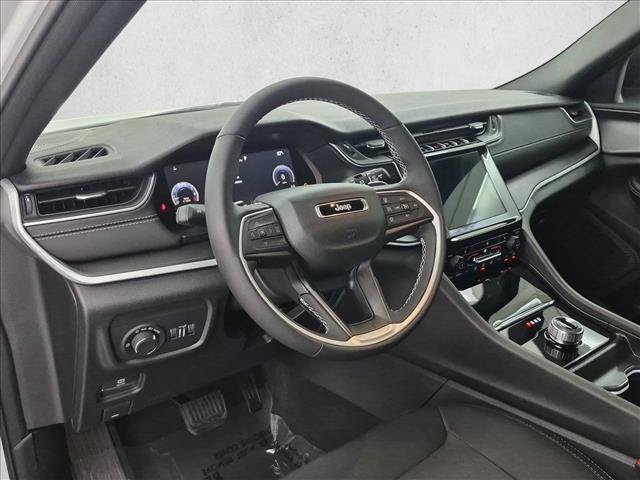 Used 2025 Jeep Grand Cherokee L Laredo w/ Luxury Tech Group I RWD image 10