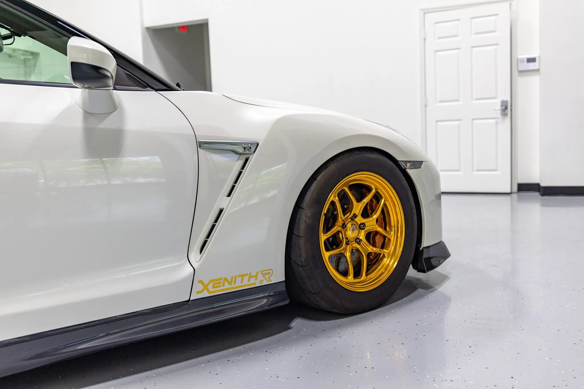 Used 2017 Nissan GT-R Premium w/ Premium Interior Package AWD/4WD image 31