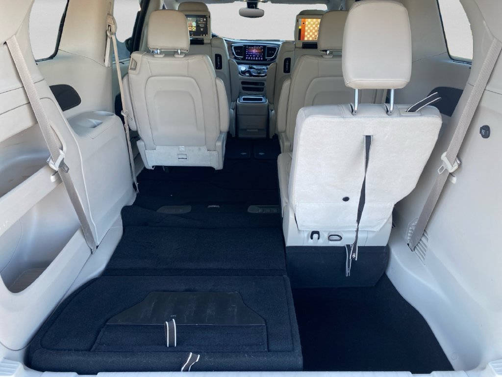 Used 2017 Chrysler Pacifica Touring-L Plus FWD image 28
