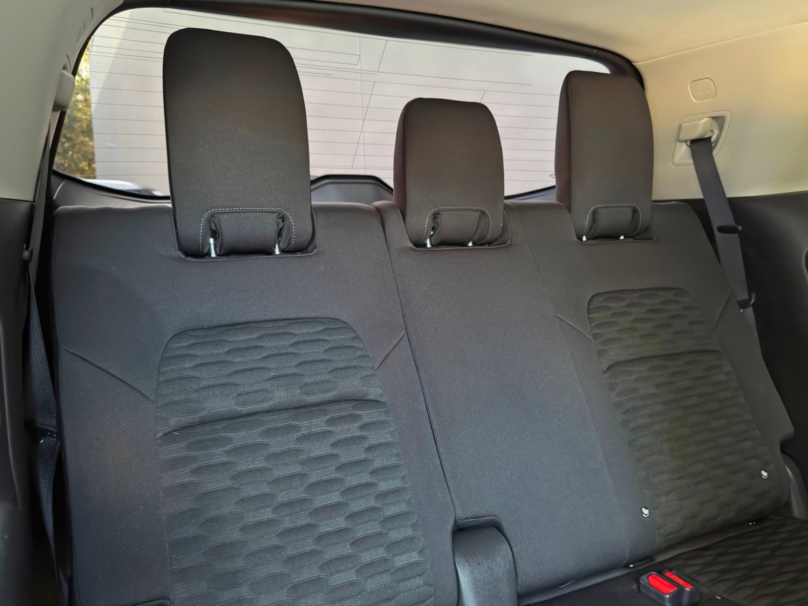 Used 2022 Nissan Pathfinder SV image 34